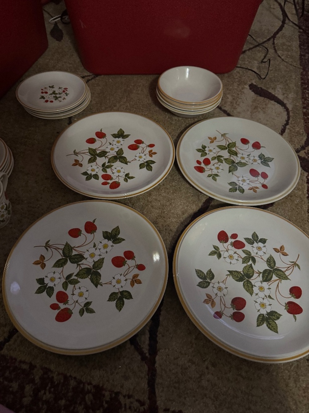 4 Sheffield Strawberries n Cream Dinner Plates Stoneware 10 1/2” Cottage Core